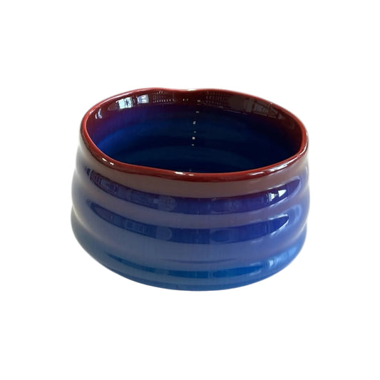 Coffret de matcha traditionnel rouge et bleu