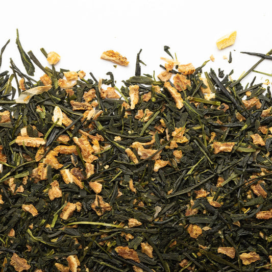 Thé vert et morceaux de yuzu